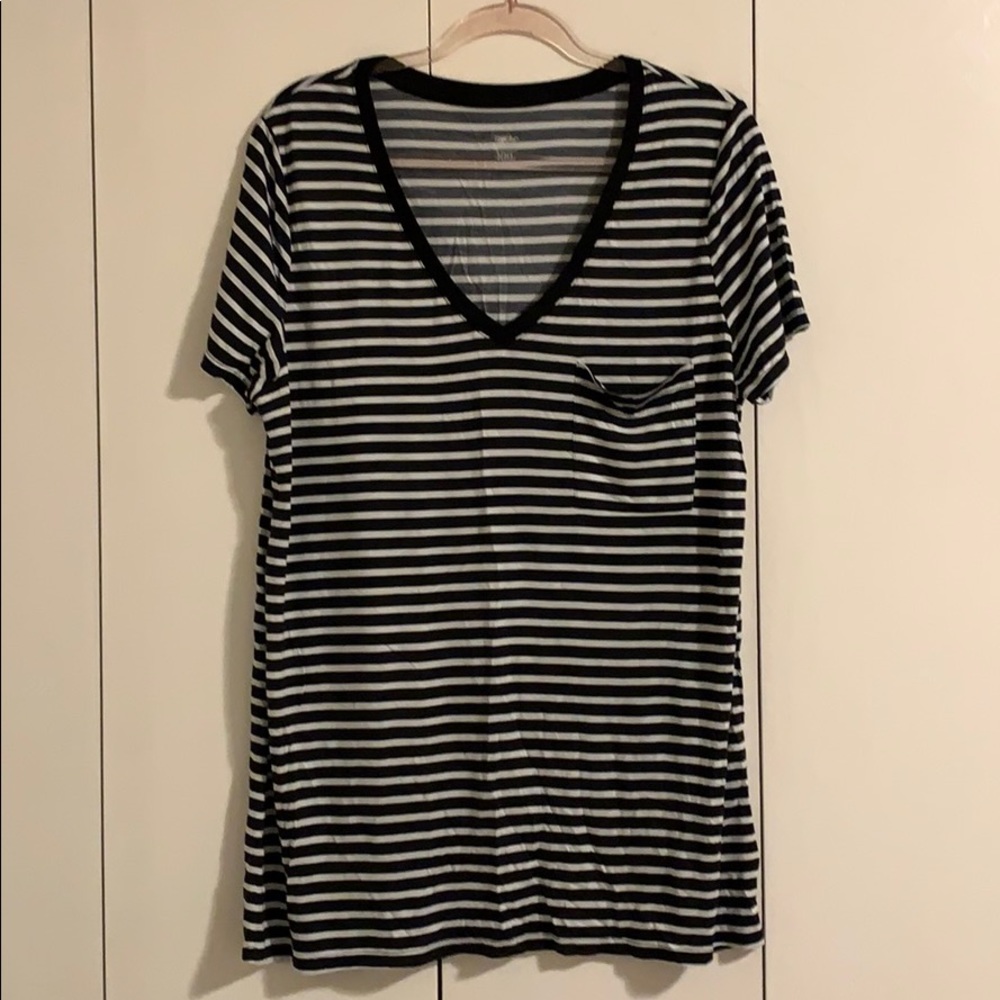 ‼️CLOSET CLOSING‼️Stretchy Soft Short Sleeved V-Neck